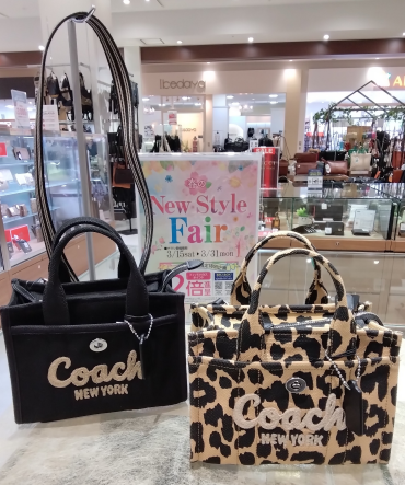 コンパクトで可愛いCOACHのトート