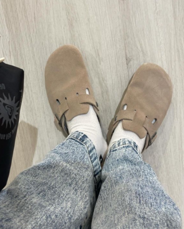 GENUINS・RIVA VELOUR TAUPE