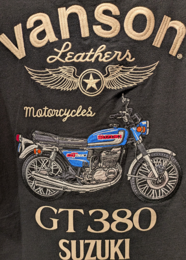 【VANSON】✕ 『SUZUKI』コラボTシャツ