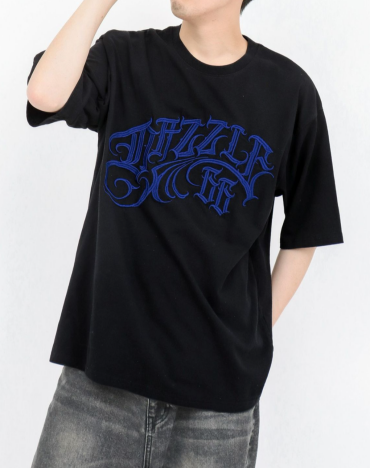 【DAZZLE】フロントロゴ刺繍Tシャツ