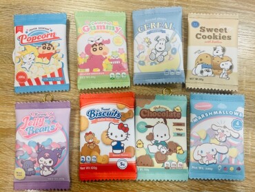 お菓子パッケージ風ポーチ入荷✨