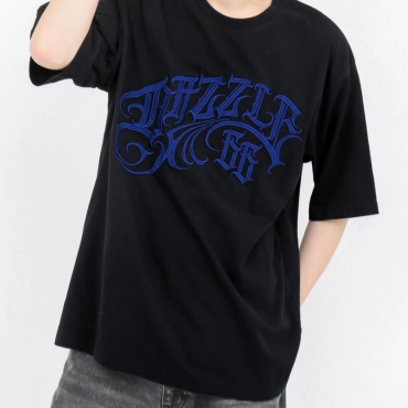 【DAZZLE】フロントロゴ刺繍Tシャツ