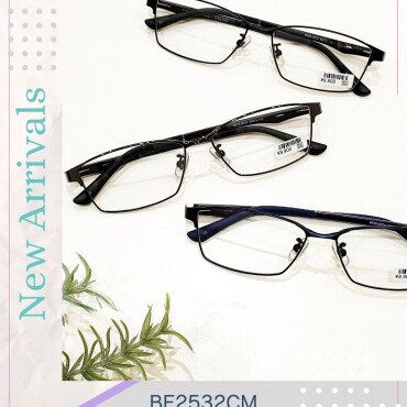 人気のスクエア。掛け心地が良くスッキリ知的に見えます。