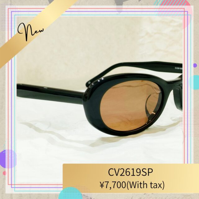 存在感のある肉厚なオーバルフレーム