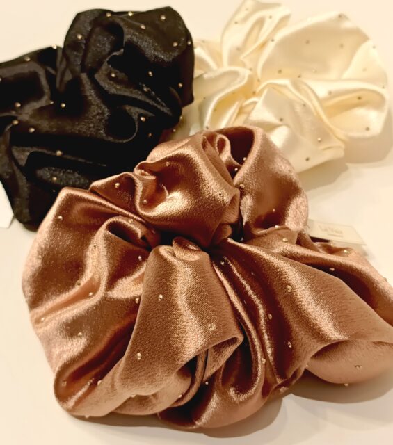 ruinas　【新商品】サテンピンドットシュシュ